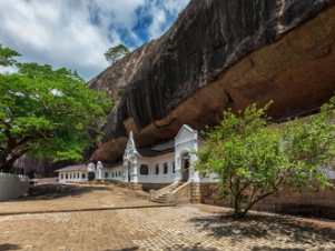 Day 4: Golden Cave Temple and Spice Garden in Kandy 